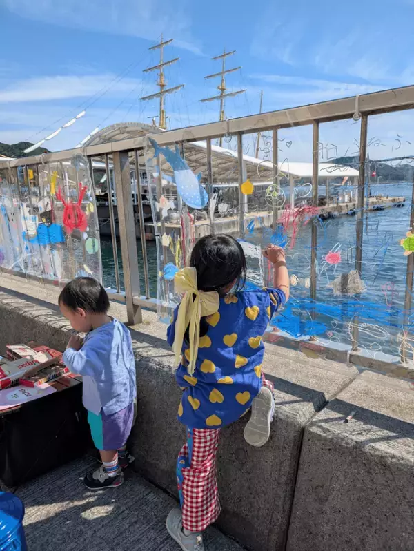 【淡路島・うずしおクルーズ】子どもたちの感性を弾けさせる巨大アクリル「おえかきスポット」が今夏パワーアップして復活！