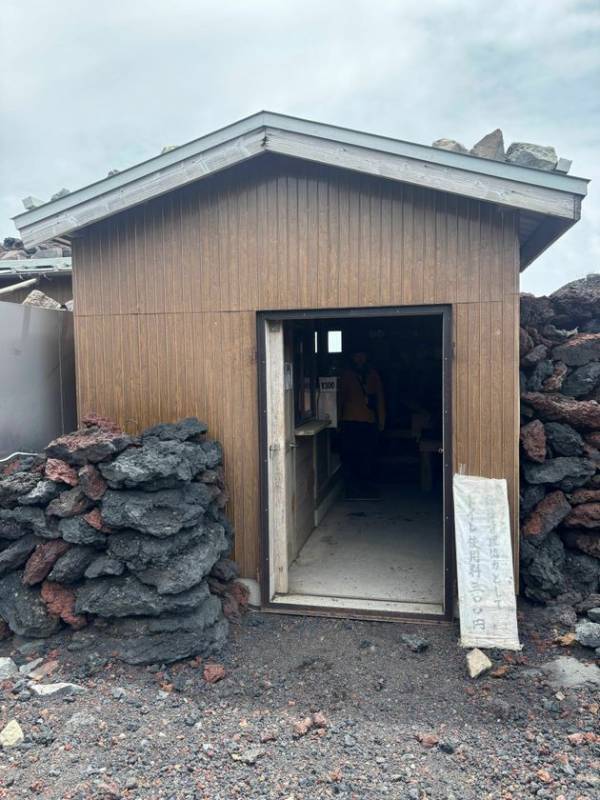 富士山開山、登山者増加で問われる衛生環境　山頂3,776m 山小屋トイレ改善へオゾン除菌脱臭器現場検証を開始