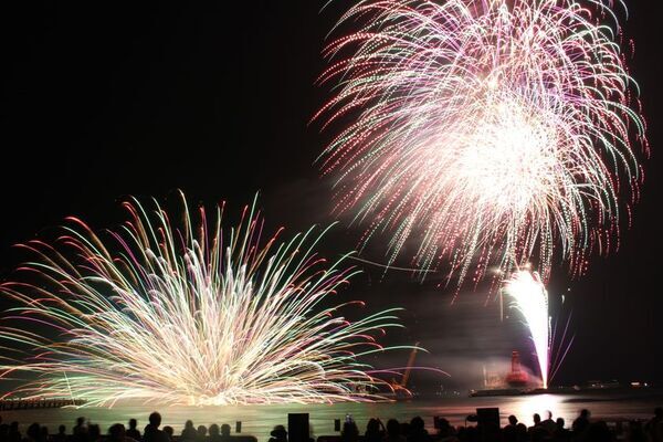 第74回 和歌山港まつり花火大会が7/25に開催！500機のドローンショーを初導入
