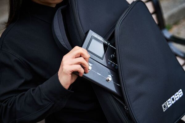 高い保護性能と充実の収納力を備えるBOSSブランドのギグ・バッグを発売