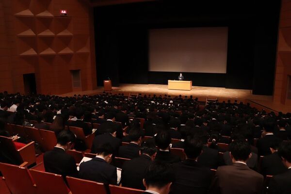 不動産企業リライズホーム代表・金子が就職支援イベントで講演　約1,200名の学生へ「常軌を逸した努力を」の重要性を語る
