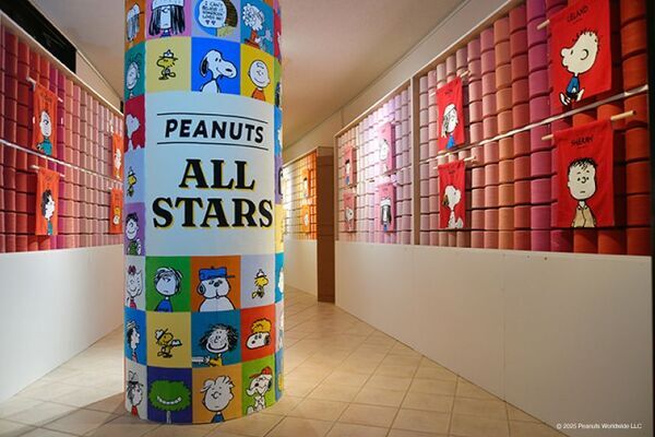 『SNOOPY Hug Your Happiness ～スヌーピー 好きに包まれる展～』がタオル美術館でリニューアルオープン！