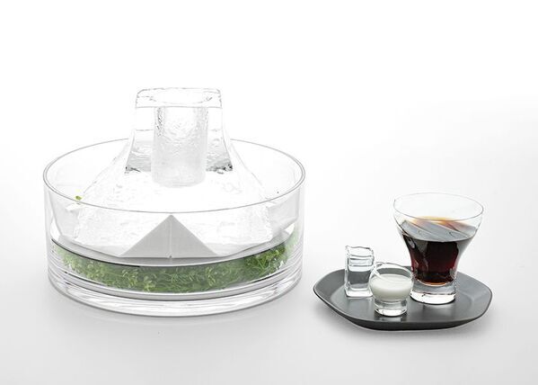 【新商品】“富士山に注ぐ”アイスコーヒーが新登場！　『Expression Kawaguchiko』から、1日3個限定の特別な1杯