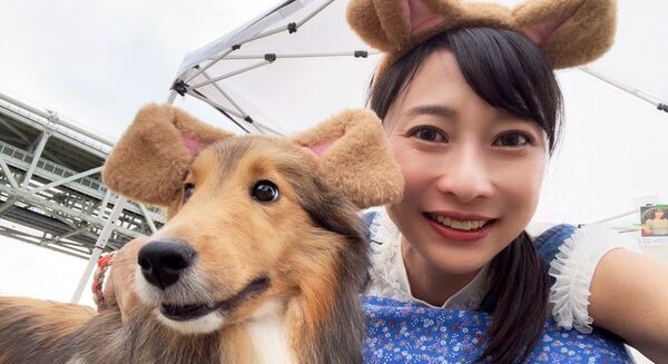 明石海峡大橋を背景に愛犬とランウェイ　神戸・舞子公園で初のドッグファッションショー9月開催
