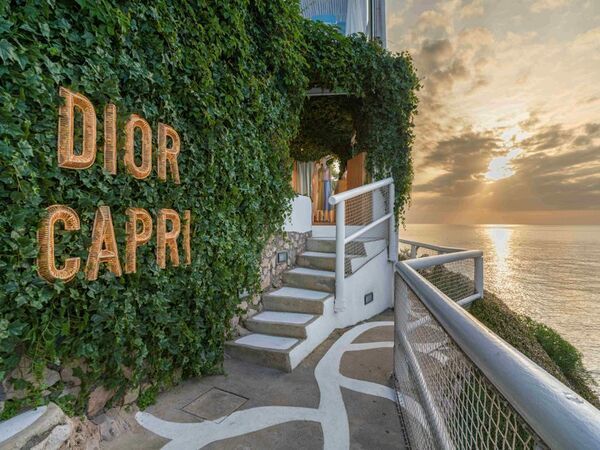 ジュメイラ・カプリ・パレスのレストラン「イル・リッチョ」にDiorのリゾート限定コレクション「Dioriviera」が今夏再来
