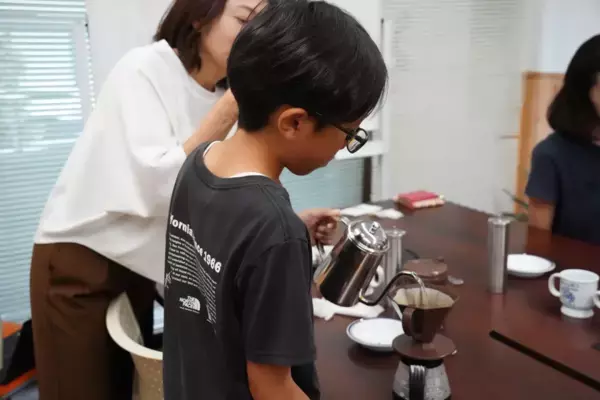 コメダと秀英KIDSが共同で「ファーストコーヒー」体験を開催　次世代へつなぐ、コーヒーを楽しむ文化　8月5日(水)秀英KIDS名古屋校で実施