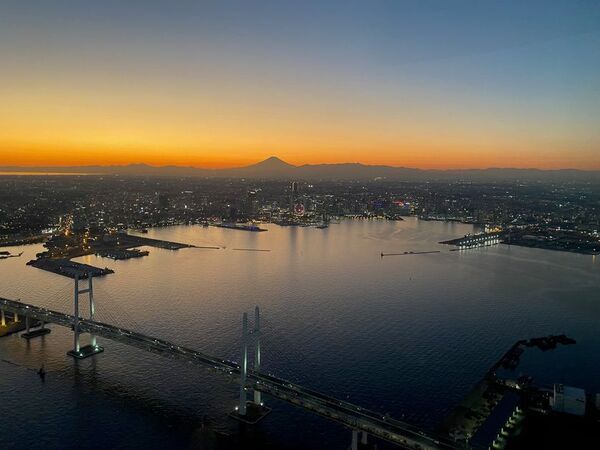 富士山・湘南・都心の夜景を50分間でフライト　みなとみらい発ヘリ遊覧に新コースが登場