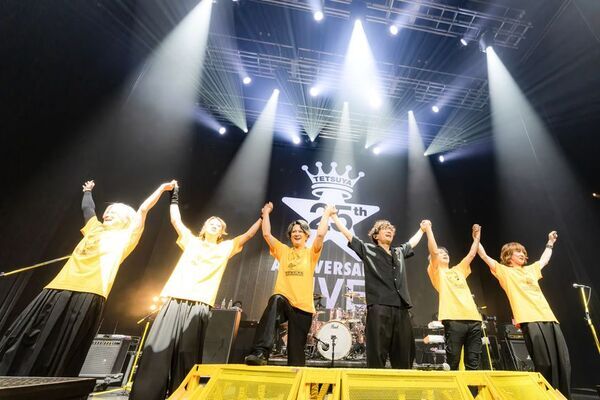 TETSUYA 25th ANNIVERSARY LIVE ライヴレポートが到着！25年の歩みをたどる演出と圧巻のバンドサウンドで会場を魅了