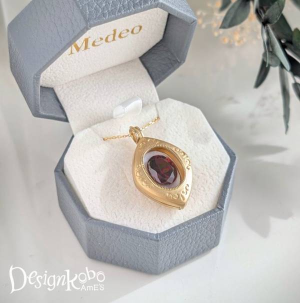 宝石を工具なしで着せ替えられるジュエリー「Medeo」シリーズ初の楕円形モデル「Medeo Nova」を7/31(金)20時より発売