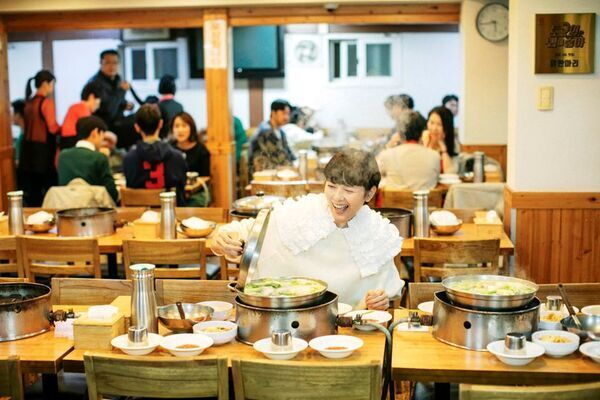 俳優 菊池亜希子さんを編集長に迎えたフリーマガジン[whole]　第6弾が配布中