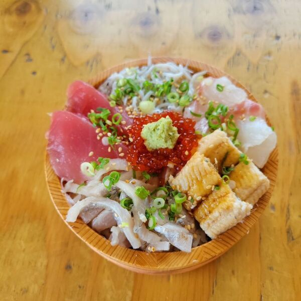 いよいよ長～い夏がはじまった！　小田原漁港直送「夏限定メニュー」販売開始　夏が旬のアナゴ・タチウオを豪快に味わうフェア