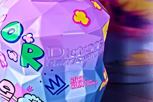「飲むアートピース」が日本上陸　フランスを代表する現代アーティストRichard Orlinski × DICTADOR　アートコラボレーションボトル『DICTADOR GAME CHANGER』販売開始