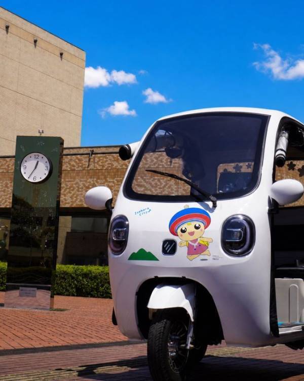 株式会社バブル、伊勢原市へ3人乗りEVトゥクトゥク「VIVEL COCO」を寄贈