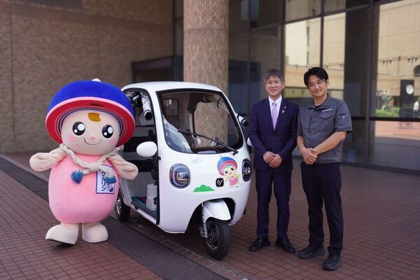株式会社バブル、伊勢原市へ3人乗りEVトゥクトゥク「VIVEL COCO」を寄贈