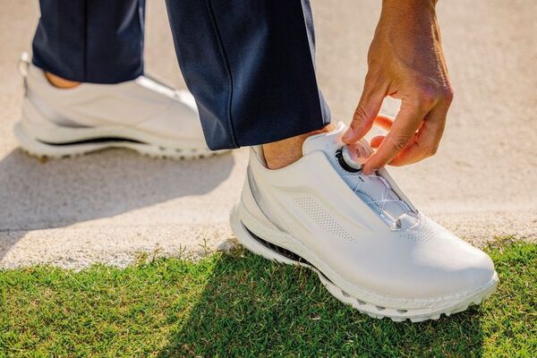 ECCO、プレミアムレザー×金属製BOA(R)搭載のゴルフシューズ「BIOM(R) C5 PREMIUM」を8月21日発売、税込59,400円　永井花奈プロら日本人3名も愛用するECCO GOLFの最高峰モデル