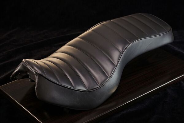エリミネーター/SE専用シート「GOODSEAT “COBRA”」登場　表皮4種で愛車を自分色に