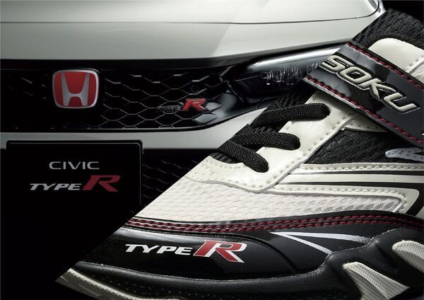 子どものための靴「瞬足」からHonda 「CIVIC TYPE R」とのコラボレーションシューズが登場　8月18日(火)より予約受付開始