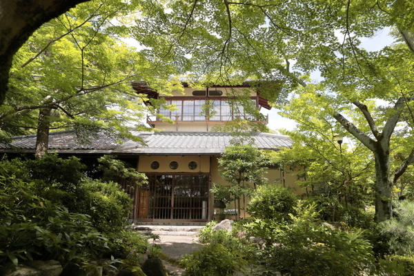 奈良の料亭「百楽荘」「あやめ館」×松竹芸能落語会と料理を楽しむ特別企画『笑いと美食のひととき』を開催！