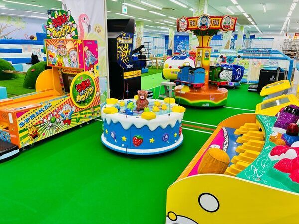 親子で夢中になる全天候型の室内遊園地『キッズランドUS 北九州八幡西店』がミスターマックス八幡西店に8/15(土)グランドオープン！