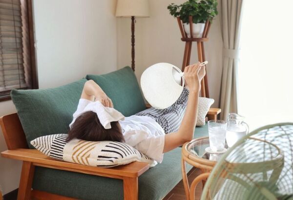 夏の疲れがお口に出る！？季節の変わり目の口臭ケアに舌ブラシを活用　歯磨きだけでは取り切れない「舌汚れ」対策についてSHIKIEN公式HPにて公開