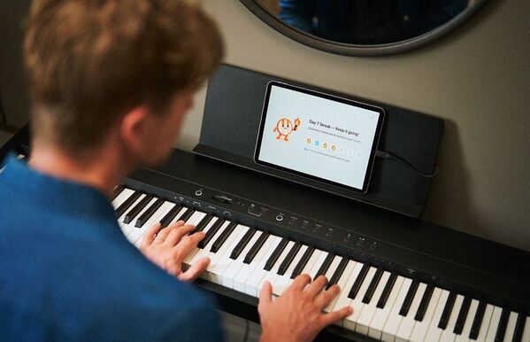 ローランド初のWi-Fi搭載デジタルピアノ『FP-40』とピアノ学習アプリ『Piano Sphere』を発表