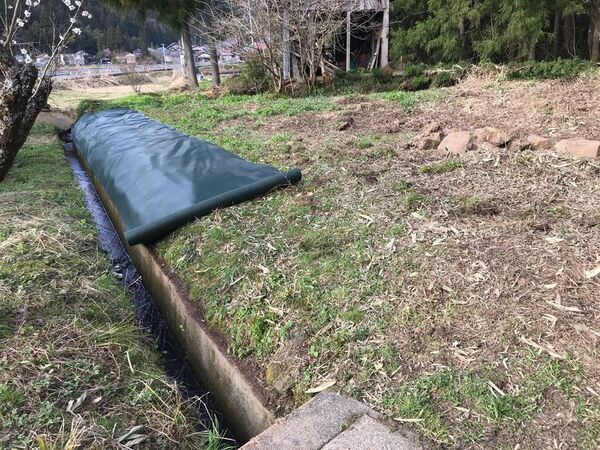 「毎年切っても生えてくる…」を解消！上から敷くだけで竹害を止める「ぴたっと竹どめシート」を発売