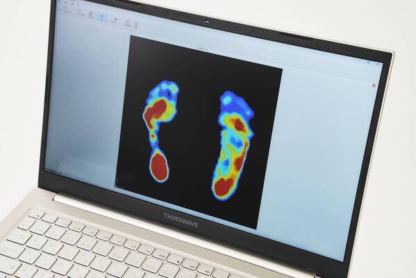 靴売り場を“インソールの体験空間”へ