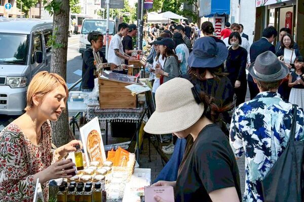 東京・目黒通りの歩道が48時間だけ約100店舗の「マルシェ通り」に変わる　「第16回目黒マルシェ」10/31・11/1開催