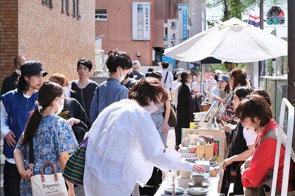東京・目黒通りの歩道が48時間だけ約100店舗の「マルシェ通り」に変わる　「第16回目黒マルシェ」10/31・11/1開催