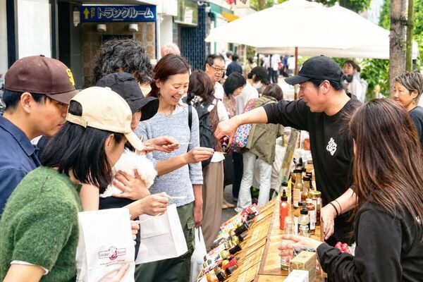 東京・目黒通りの歩道が48時間だけ約100店舗の「マルシェ通り」に変わる　「第16回目黒マルシェ」10/31・11/1開催