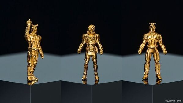 『仮面ライダーエグゼイド』放送開始10周年記念　純金カードと1g純金立像を10月2日より数量限定で販売