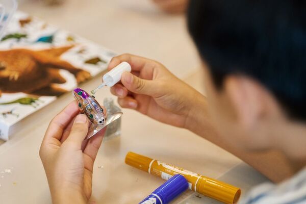 グローブライド、子どもたちの環境保全意識を育む「ジオキャンプwith生きもの展示室」を八王子市で開催
