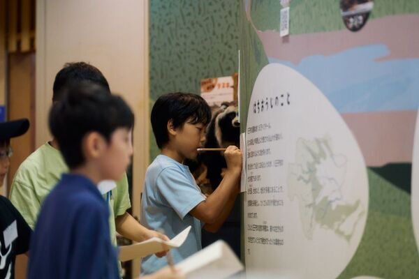 グローブライド、子どもたちの環境保全意識を育む「ジオキャンプwith生きもの展示室」を八王子市で開催