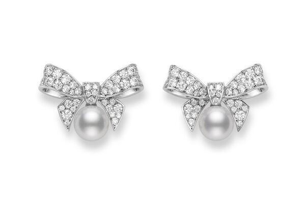 北川景子がまとう「Bow Charm」新作ジュエリー　MIKIMOTOが描くコレクションの世界観を美しく体現