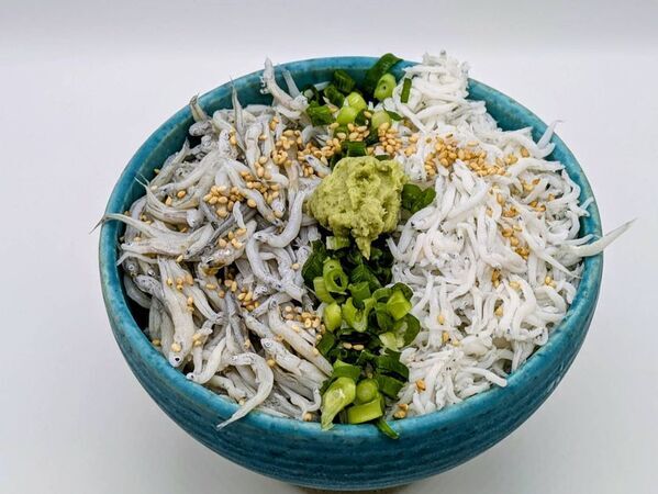 ＼駿河湾沼津SAが贈る！秋の食べ比べイベント／シルバーウィークは沼津SA沼津・村の駅フェスを開催！～沼津・村の駅がお土産選びをさらに楽しく！『静岡黒おでんカレーせんべい』購入で沼津・村の駅限定賞品が当たる抽選会開催！～
