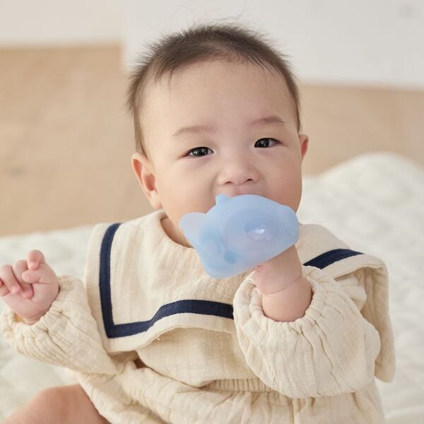 ベビーアイテムだからこそ「かわいい」ものを赤ちゃんの使いやすさにもこだわったスティッチとベイマックスが、赤ちゃんの小さな手にフィットする歯がためとなって登場