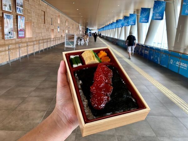 いよいよ10月1日、青森駅に「青森すじこめし」が登場　青森は、自称・すじこ消費日本一。主役は「すじこ」だった！