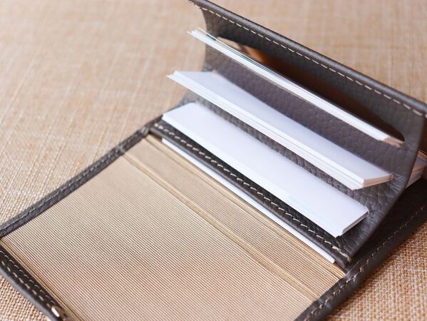片手で開いて1秒で取り出せる本革名刺ケース「Saggio-サッジョ-」をMakuakeで先行販売