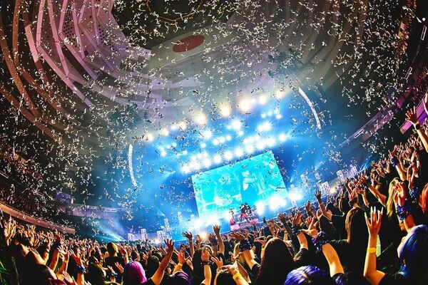 【ライヴレポート】Royz、初の日本武道館単独公演を開催！新たなワンマンツアー＆「ROAD TO ARENA」となる“Capture II”を発表、「共に生きよう、共に歩もう」