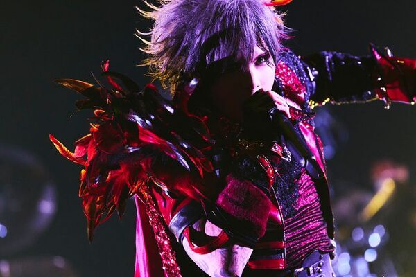 【ライヴレポート】Royz、初の日本武道館単独公演を開催！新たなワンマンツアー＆「ROAD TO ARENA」となる“Capture II”を発表、「共に生きよう、共に歩もう」
