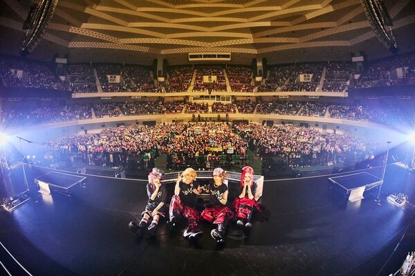 【ライヴレポート】Royz、初の日本武道館単独公演を開催！新たなワンマンツアー＆「ROAD TO ARENA」となる“Capture II”を発表、「共に生きよう、共に歩もう」