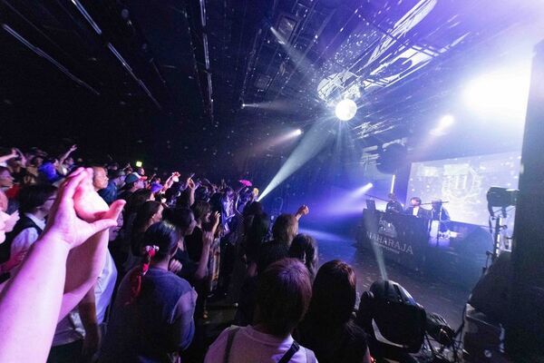 新潟の夜に、伝説のディスコ「MAHARAJA」の熱狂が再び！「MAHARAJA NIGHT in NIIGATA 2026」10月24日開催　SPECIAL GUEST DJにマーク・パンサー(globe)が登場！