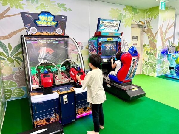 親子で夢中になる遊びが約30種類！「キッズランドUS 東京青梅店」が9月18日オープン　天候を気にせず楽しめる、全天候型の室内遊園地