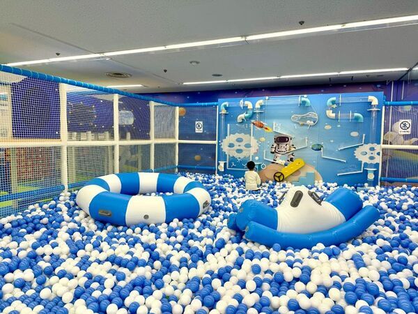 親子で夢中になる遊びが約30種類！「キッズランドUS 東京青梅店」が9月18日オープン　天候を気にせず楽しめる、全天候型の室内遊園地