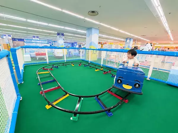 親子で夢中になる遊びが約30種類！「キッズランドUS 東京青梅店」が9月18日オープン　天候を気にせず楽しめる、全天候型の室内遊園地