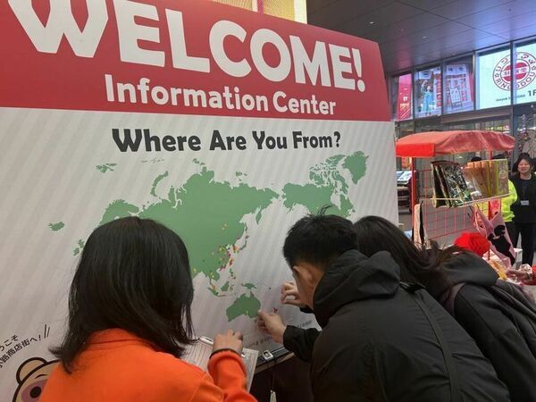 狸小路に、世界50か国以上から―国慶節時期の狸小路で、秋のインバウンドに“おもてなし”イベントを開催