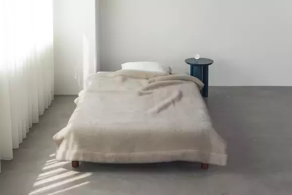 「眠りの空気を整える毛布」が毛布メーカー川崎毛織から登場　10月3日からMakuakeで先行販売を開始