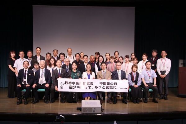 石原新菜先生を迎え「中医薬の日」記念イベントを開催　大阪で講演や体質チェックを実施