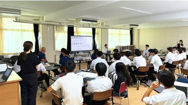 「脱グレージュ」に高校生が挑戦！オーダーカーテンのジアスが地元・大宮科学技術高校で産学連携授業を実施