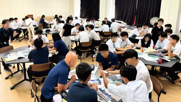 「脱グレージュ」に高校生が挑戦！オーダーカーテンのジアスが地元・大宮科学技術高校で産学連携授業を実施